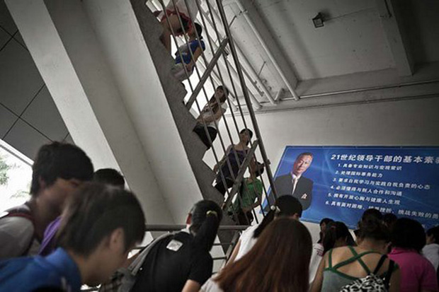 iPhone5, фабрика Shanghai Evening Post, где собирают айфон, новый айфон, айфон 5