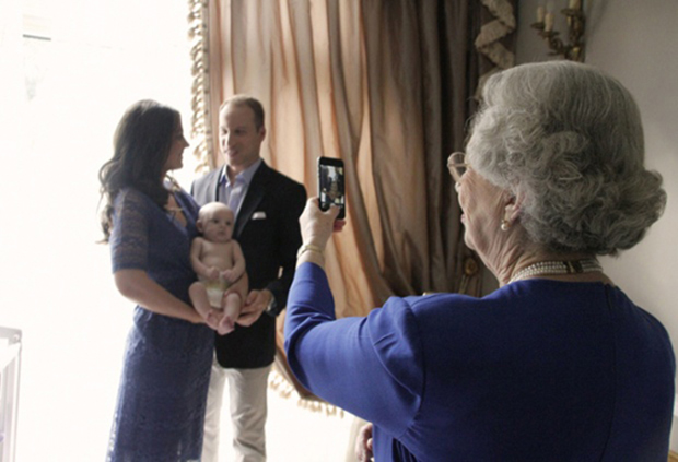 фотосессия, принц Уильям, принц Георг, принц Джордж, Кэтрин, герцогиня Кэмбриджская, фейк, утка, крестины, Элисон Джексон, двойники